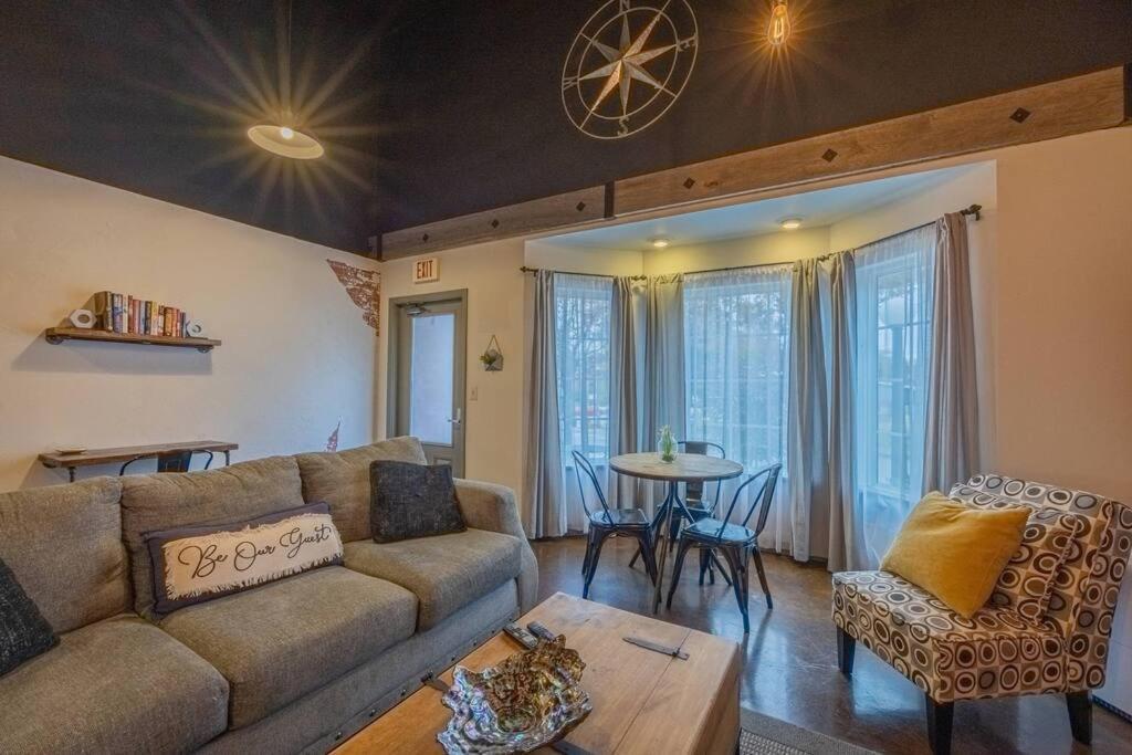 Haven At Hazel ~ Downtown Studio Demorest Εξωτερικό φωτογραφία